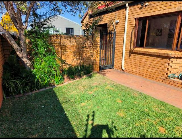 3 BEDROOM TOWNHOUSE FOR SALE IN MORELETAPARK